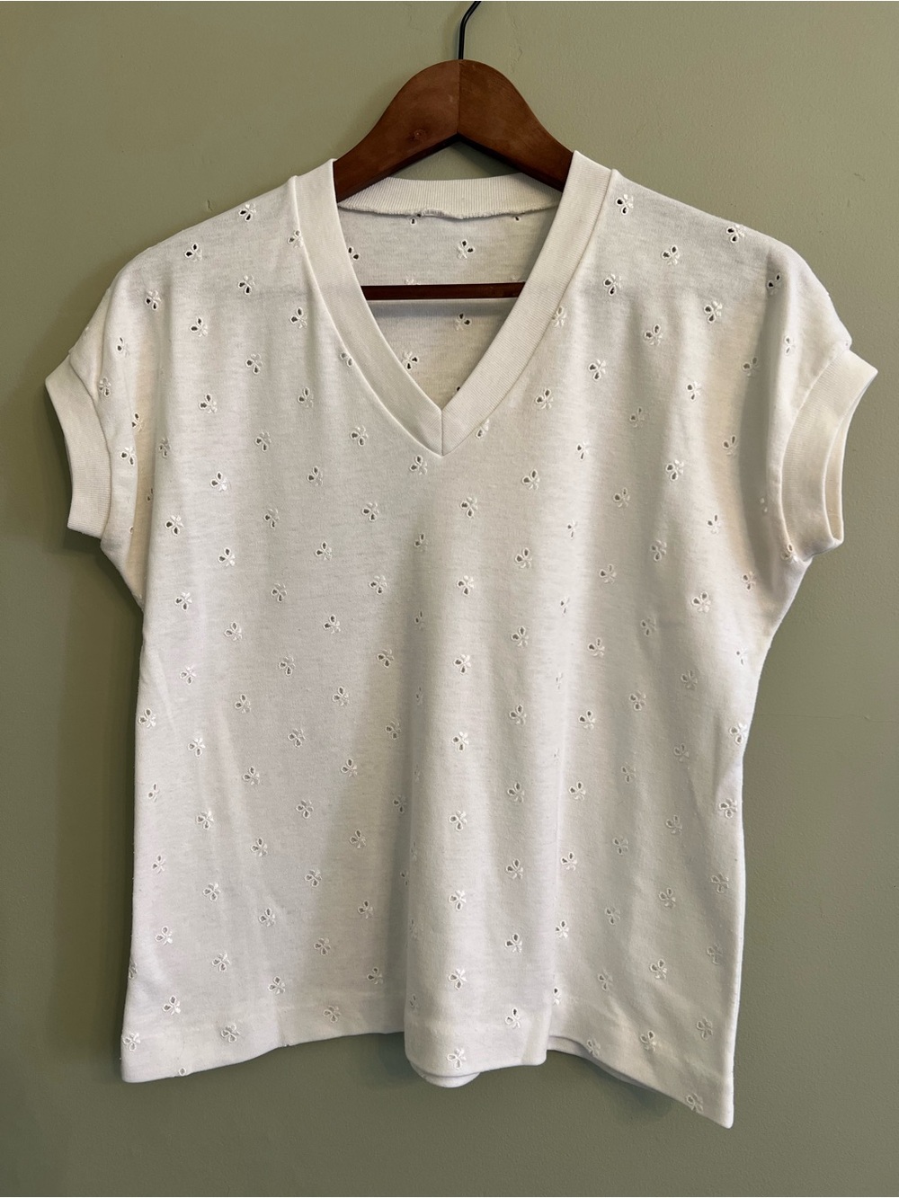 Vintage Women's Eyelet V-Neck Top in White - Unbranded